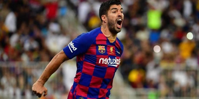 Luis Suárez está a un pasaporte y un examen para jugar por Juventus