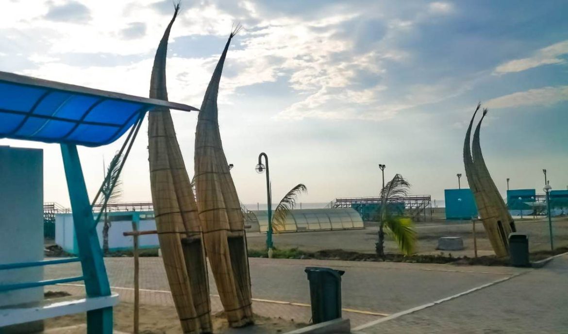 Mejoran ornato de Huanchaco con caballitos de totora