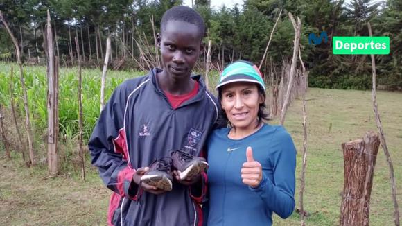 Gladys Tejeda regaló zapatillas a deportista keniano de bajos recursos